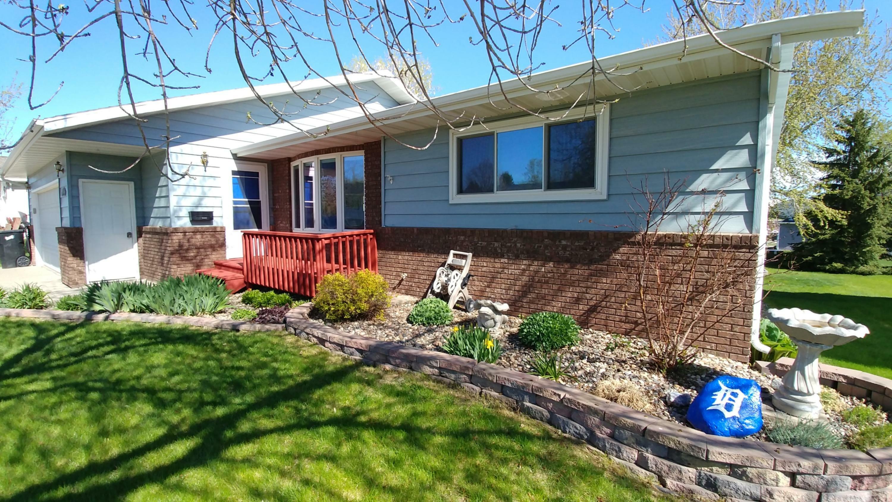 Property Photo:  106 Versailles Avenue  ND 58503 