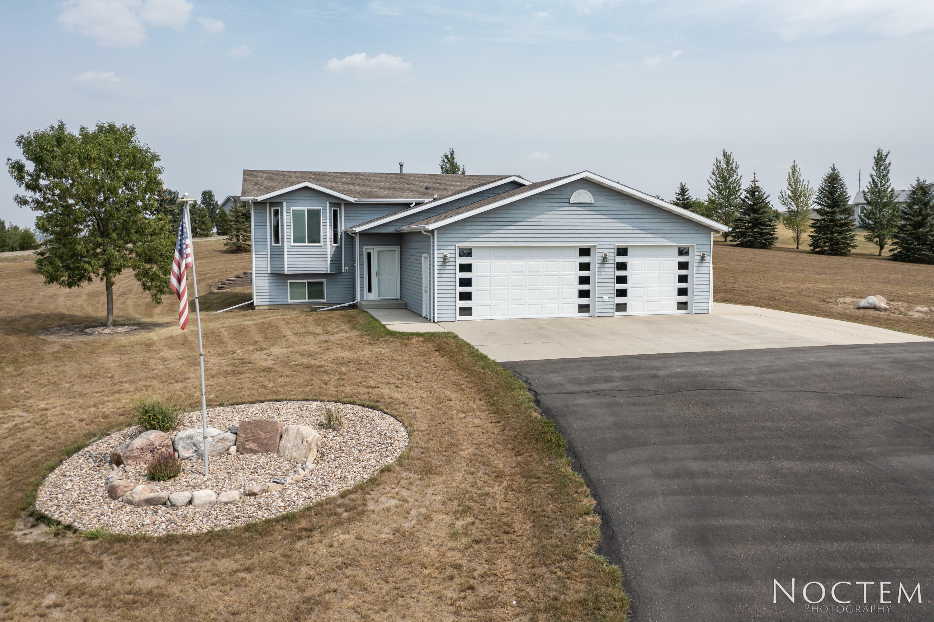 Property Photo:  7601 Keystone Drive NW  ND 58503 