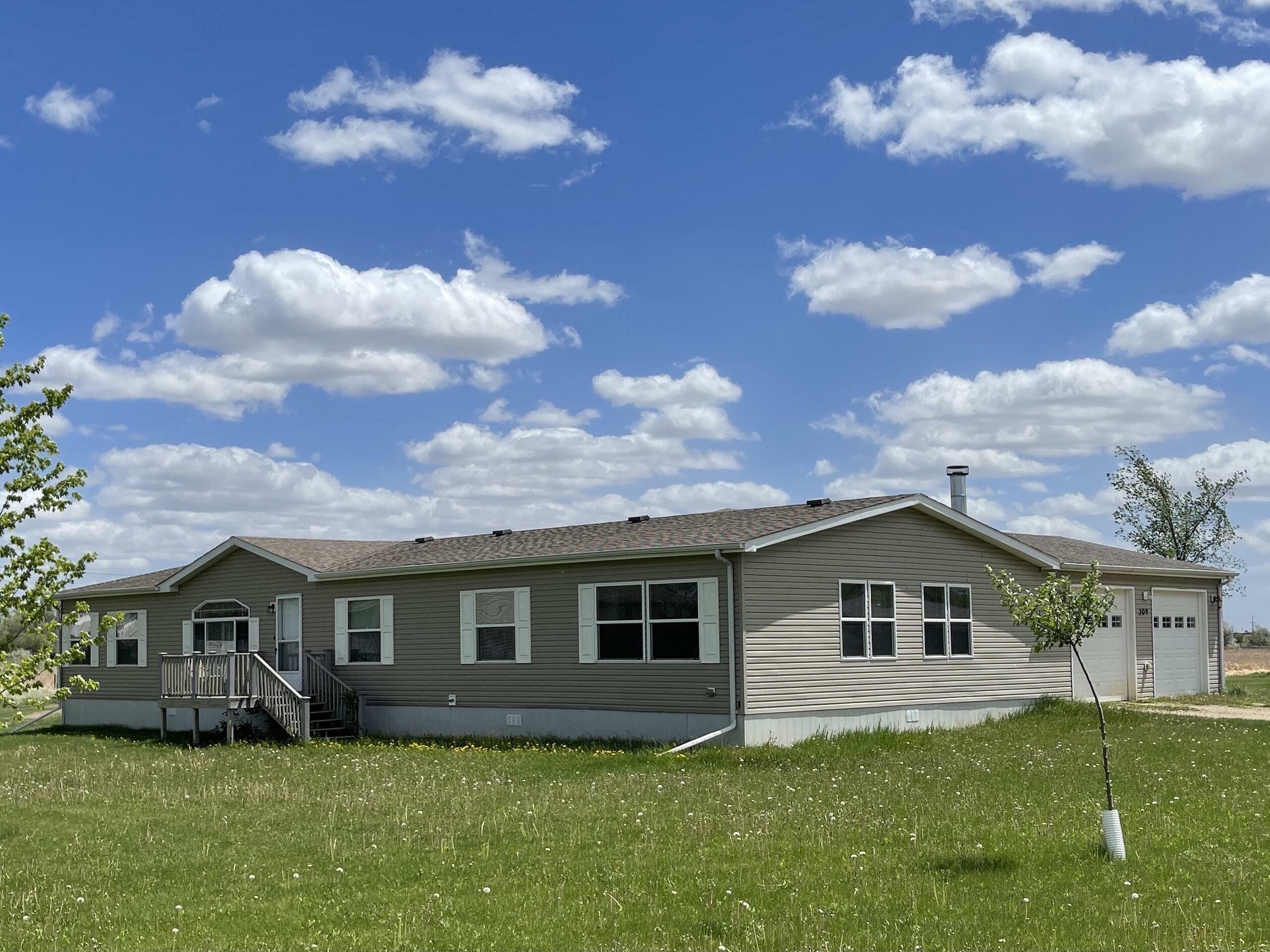 Property Photo:  209 2nd Avenue SW  ND 58436 