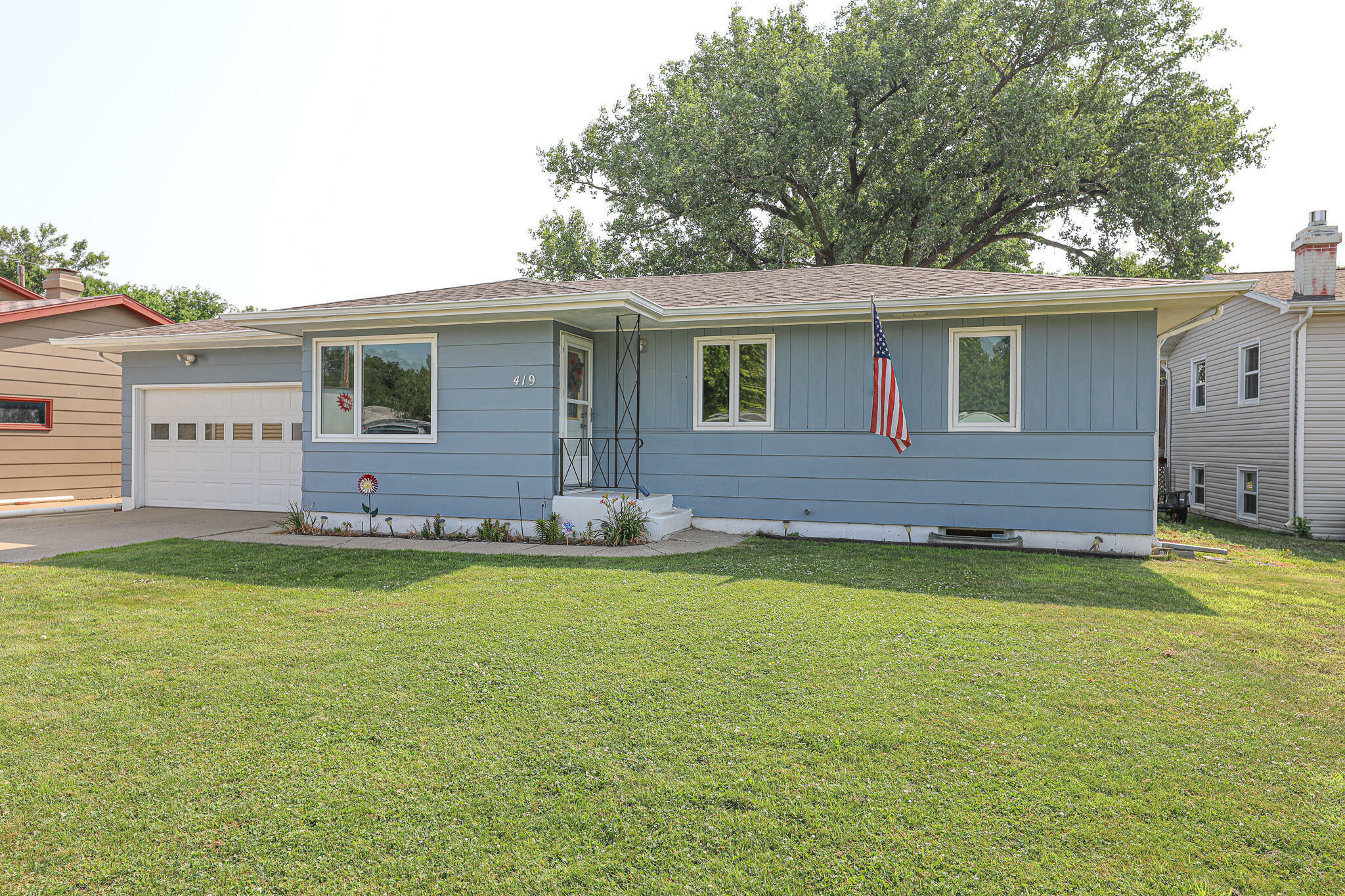 Property Photo:  419 Meadow Lane  ND 58504 