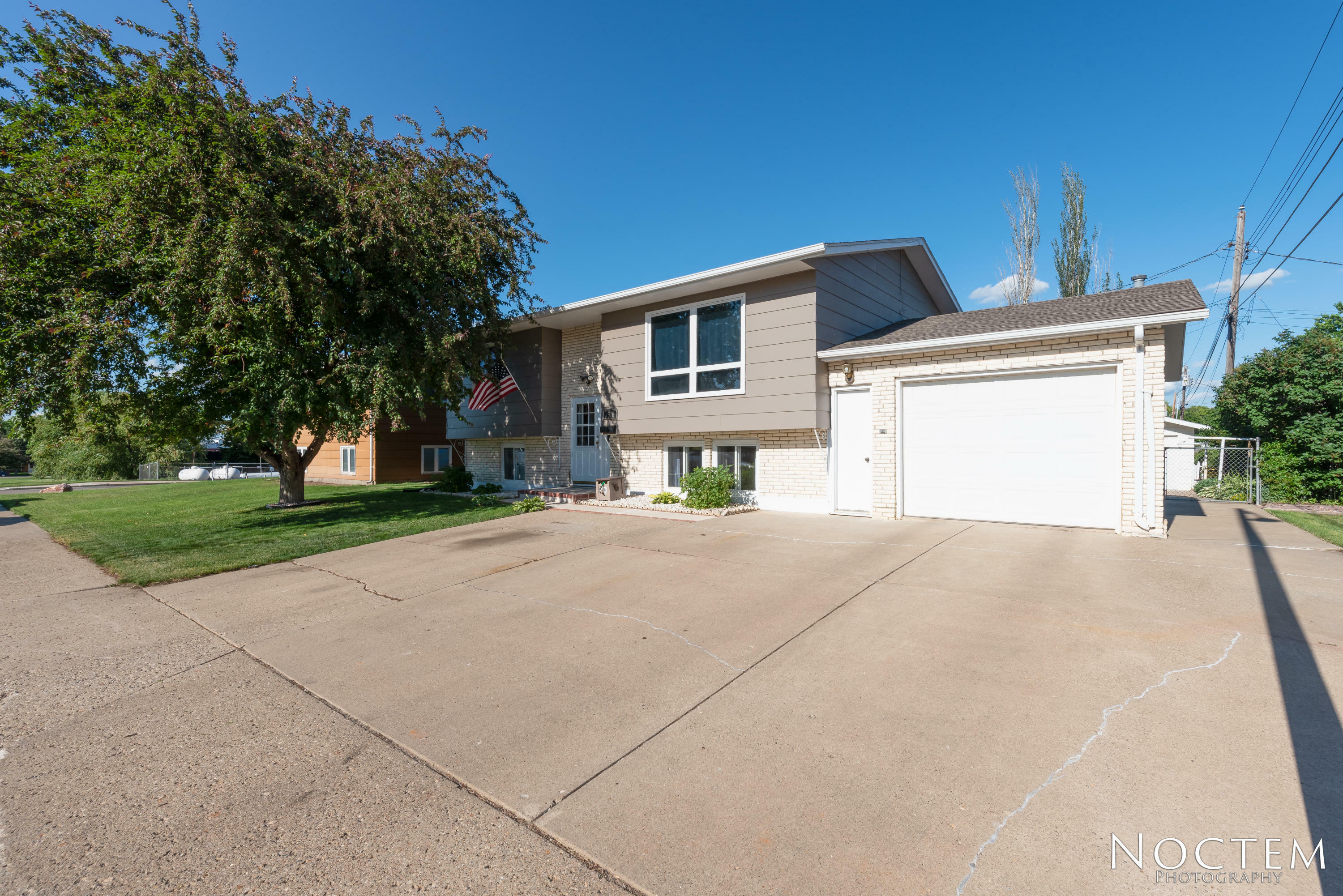 Property Photo:  1306 2nd Avenue NW  ND 58554 