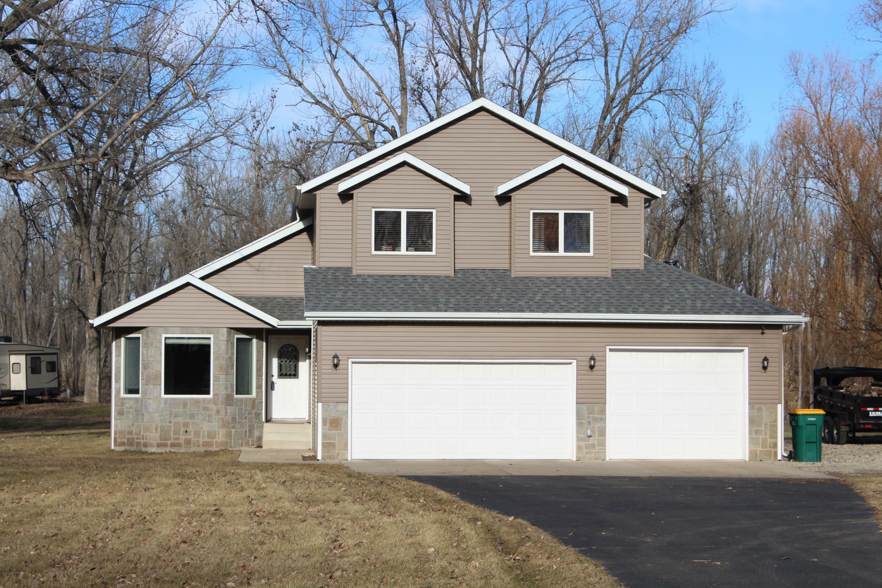 Property Photo:  10041 Hogue Road  ND 58503 