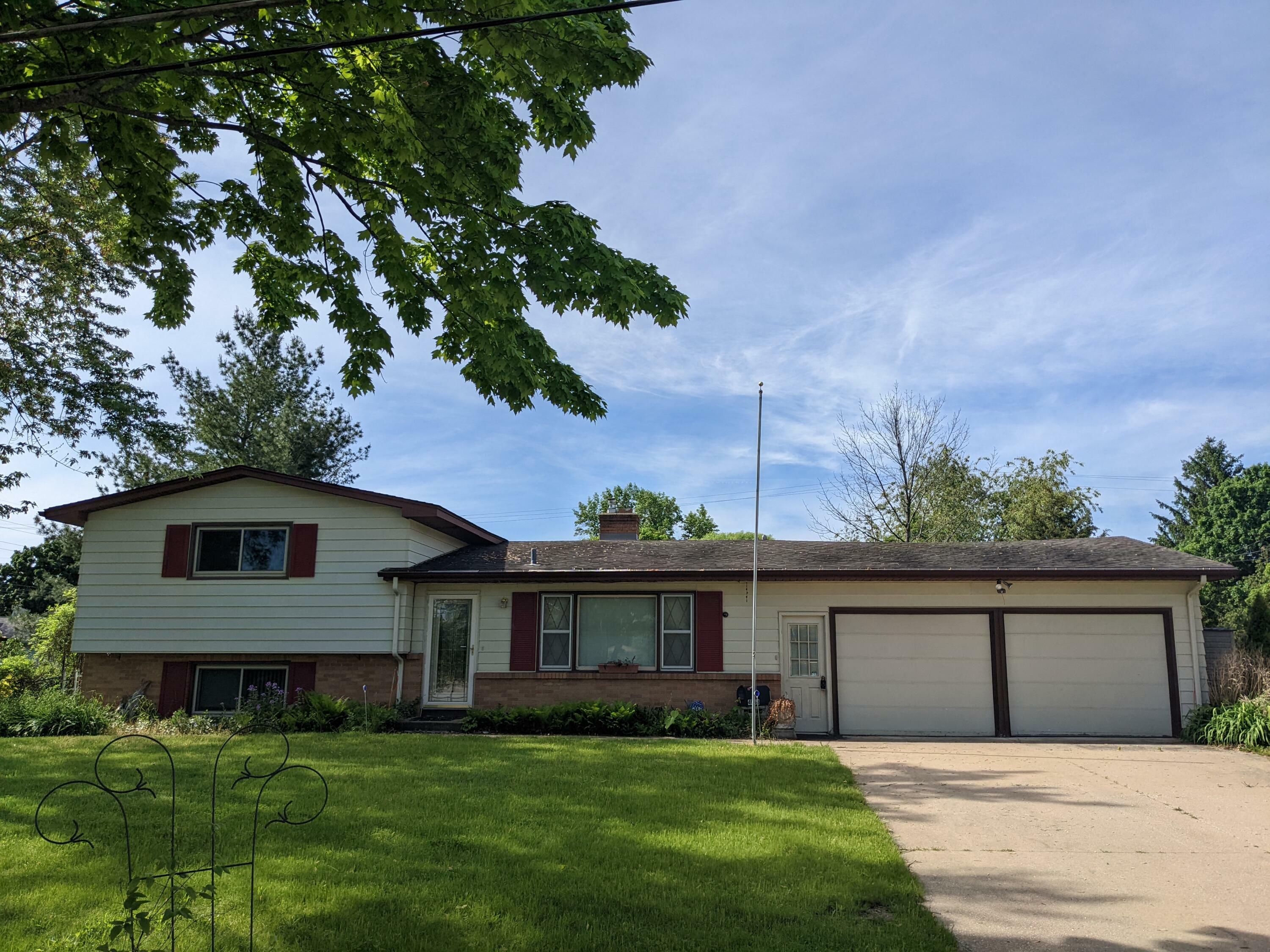 Property Photo:  4058 40th Street SW  MI 49418 