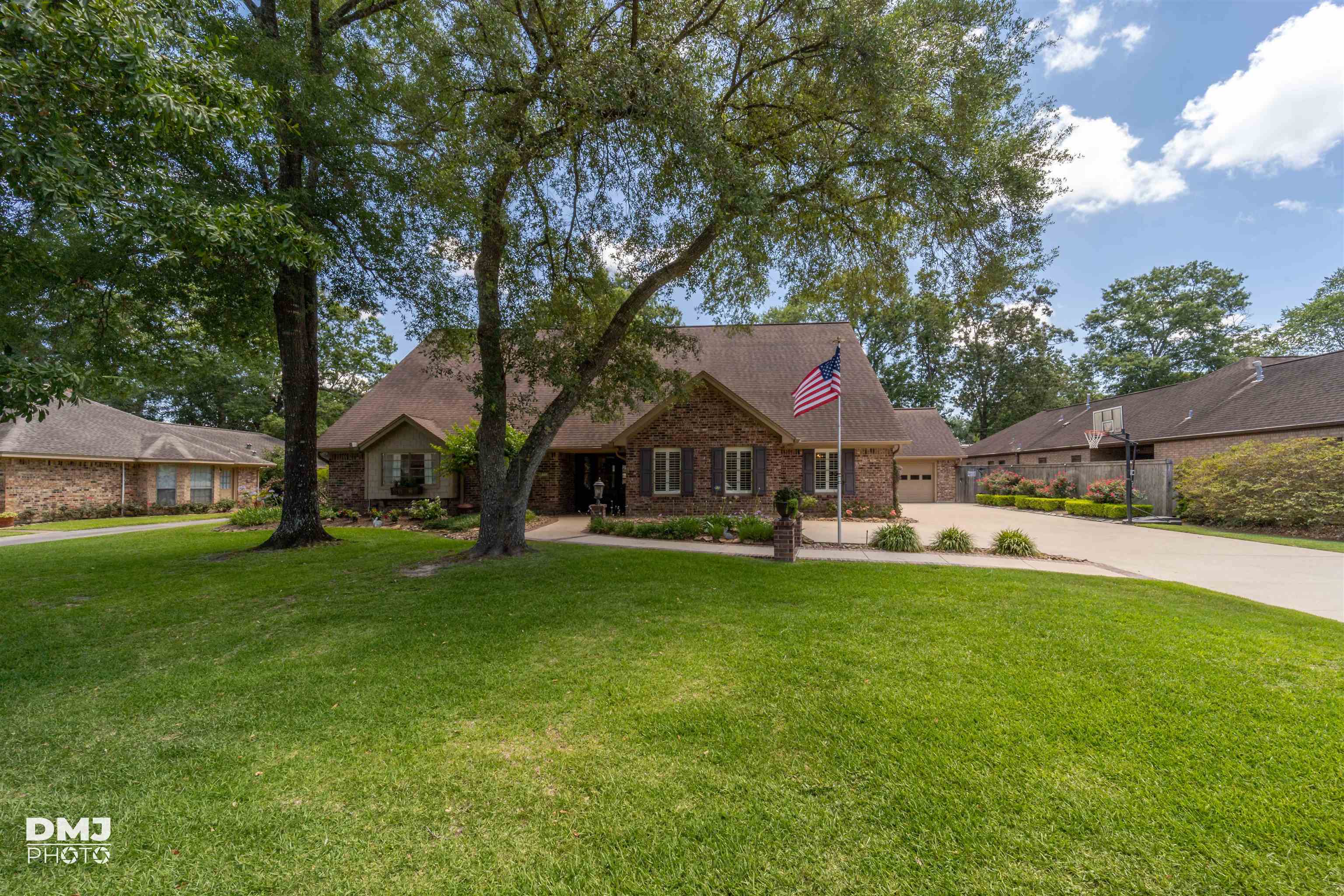 Property Photo:  1550 Belvedere Dr  TX 77706 