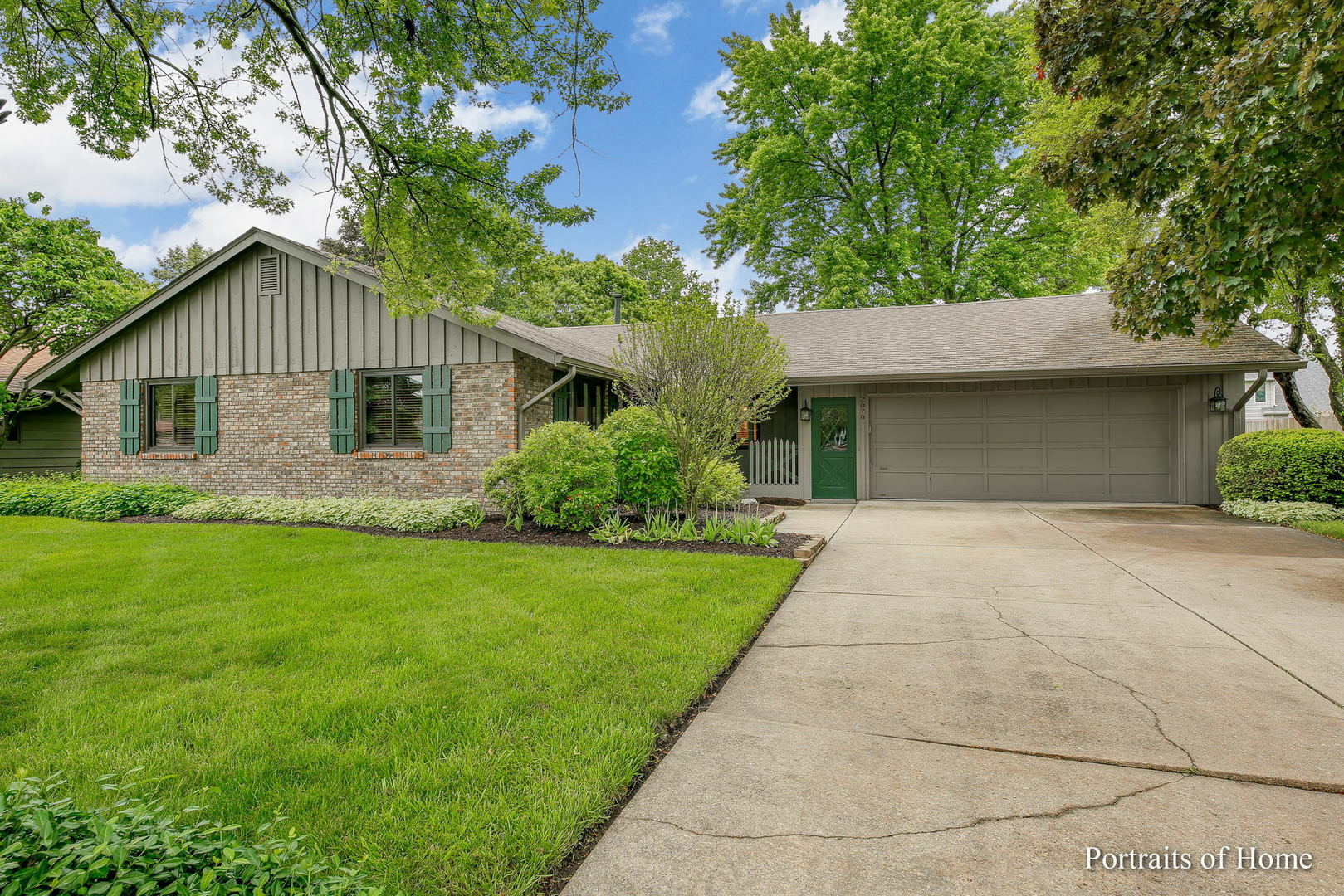 Property Photo:  2070 Alschuler Drive  IL 60506 