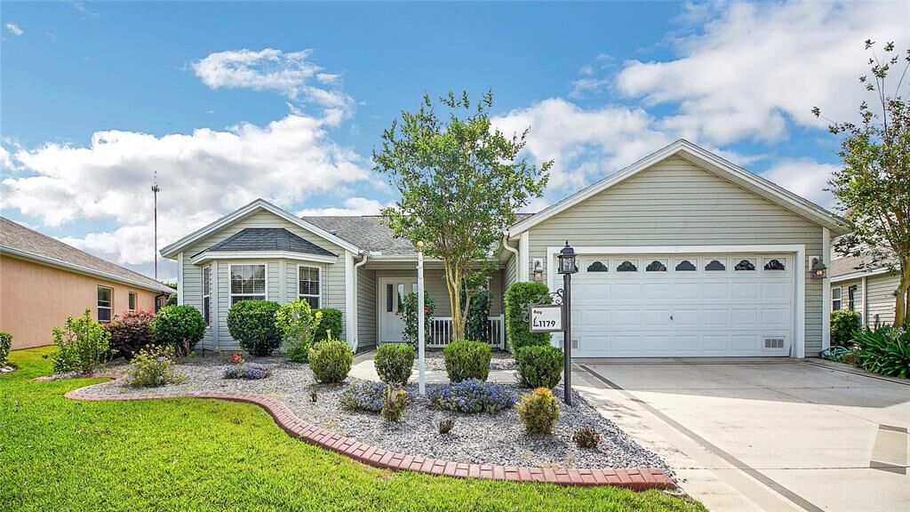 Property Photo:  1179 Fort Mill Court  FL 32162 
