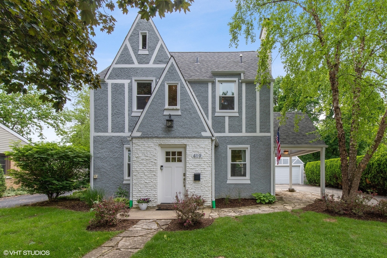 Property Photo: 419 E Rockland Road IL 60048