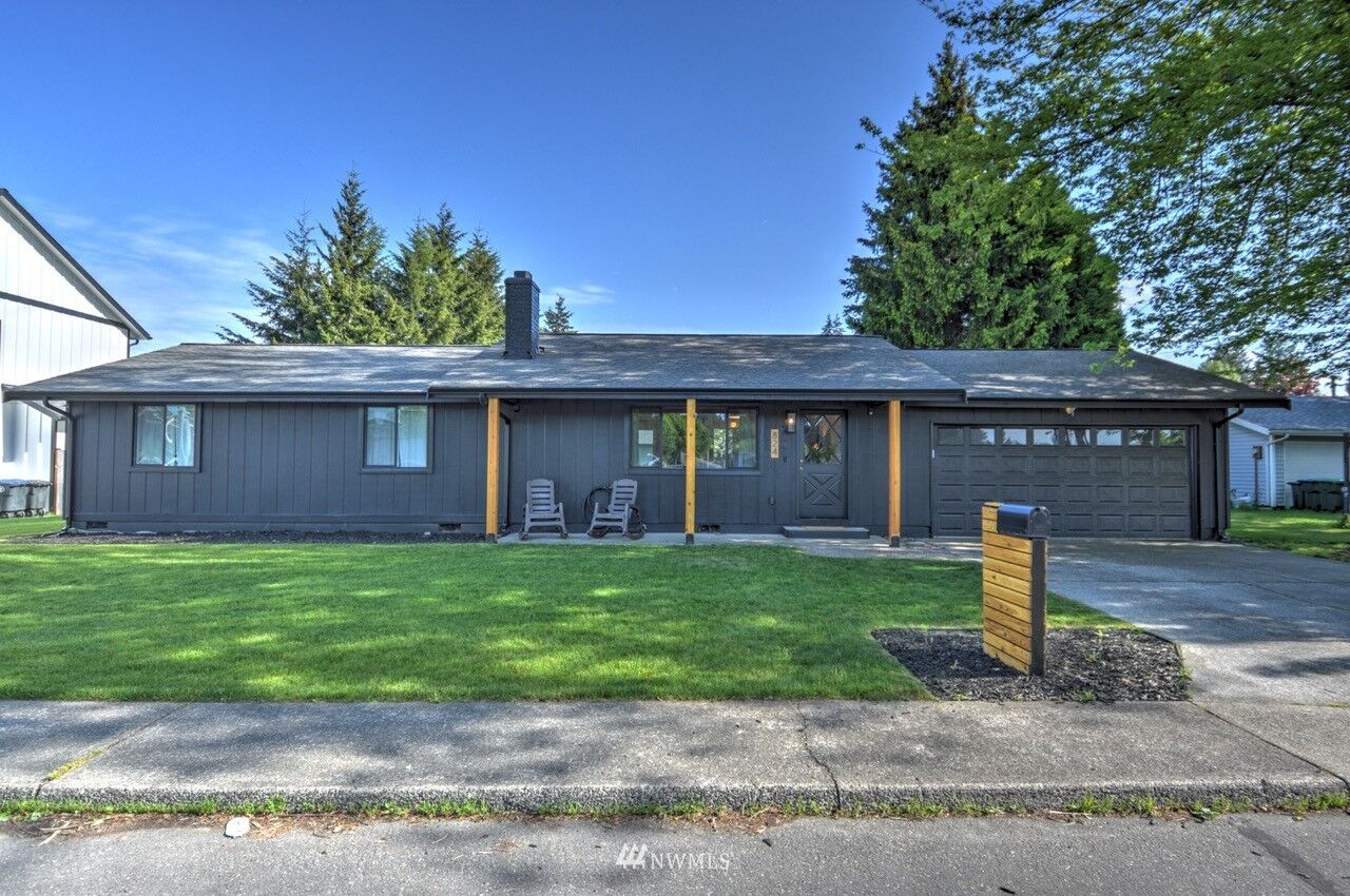 Property Photo:  824 Dennis Street SW  WA 98501 