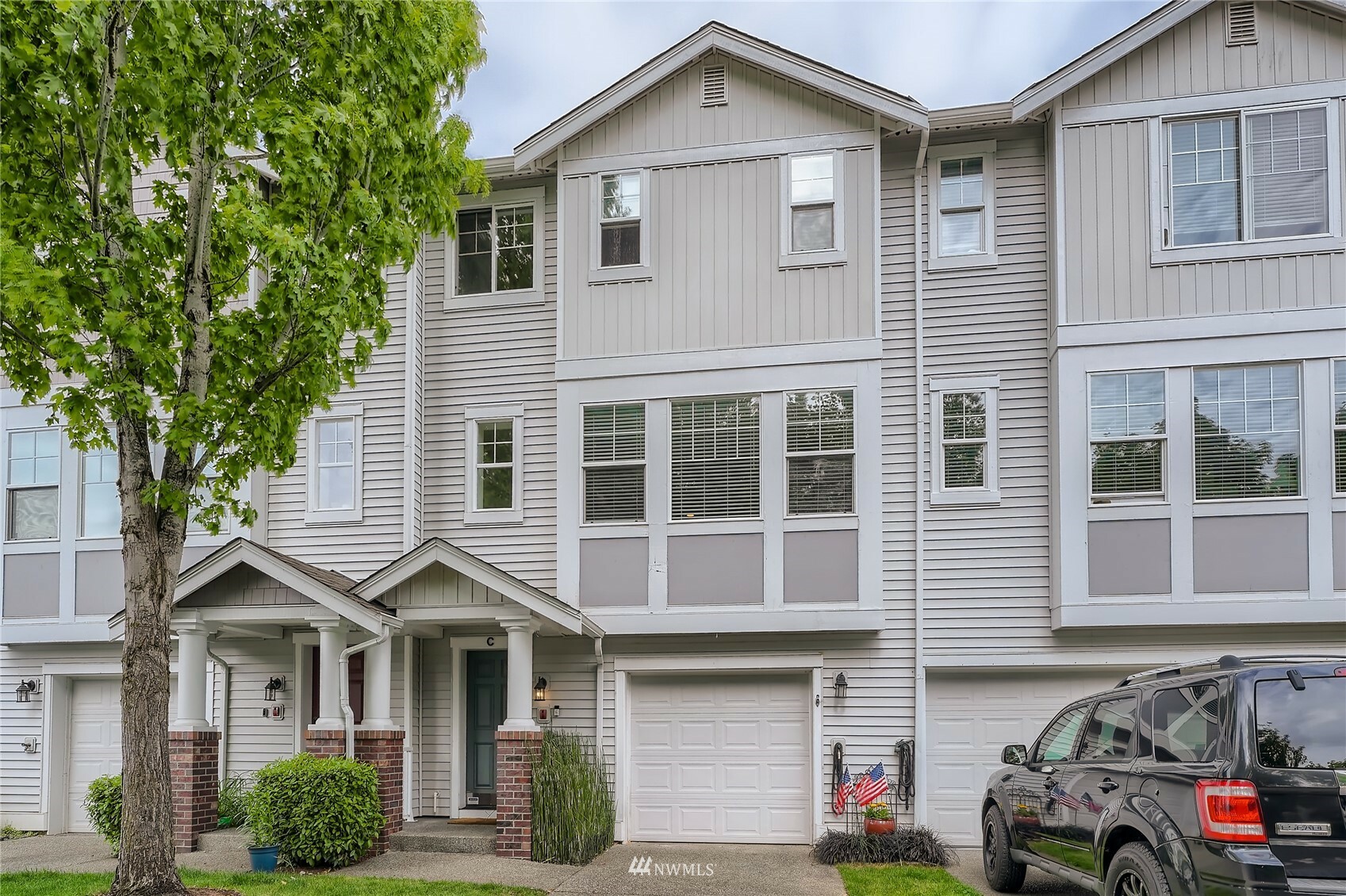 Property Photo: 4820 Lake Avenue S C WA 98055