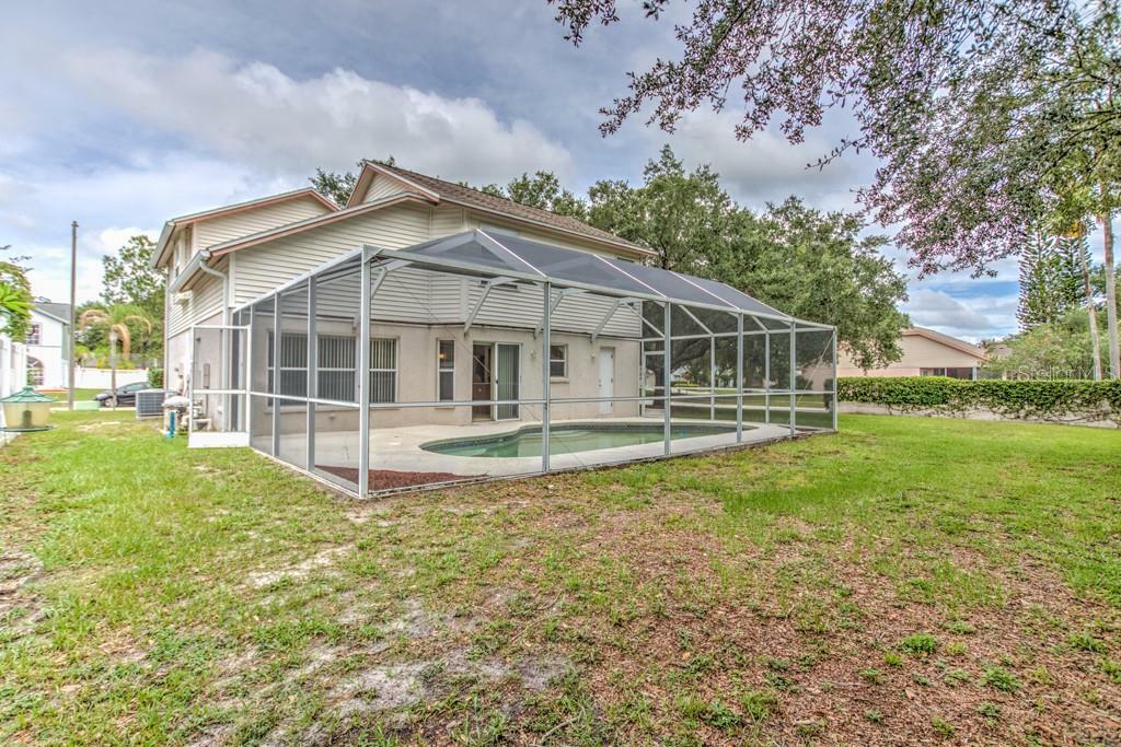 Property Photo: 9804 Sunnyoak Drive FL 33569