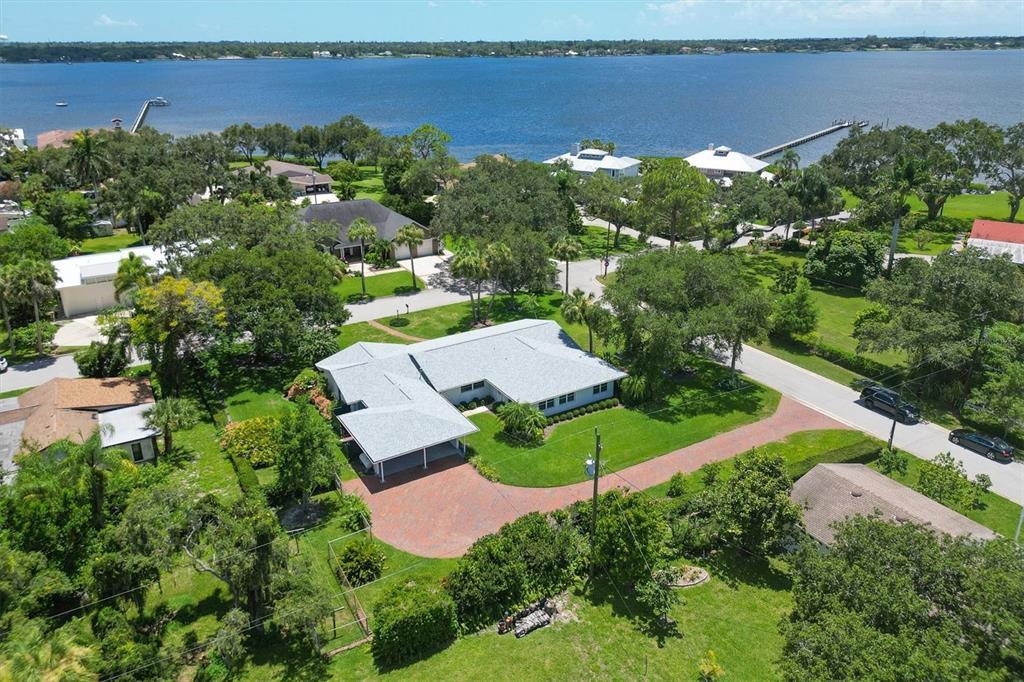 Property Photo: 2106 5th Street W FL 34221