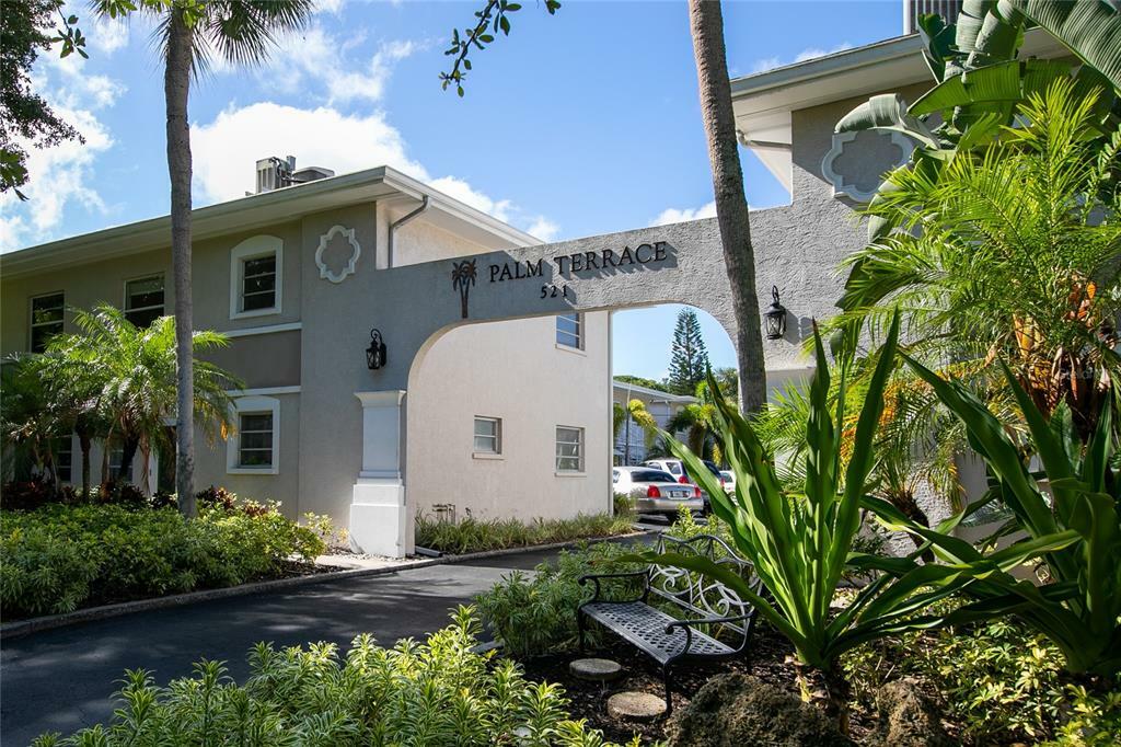 Property Photo:  521 W Venice Avenue 27  FL 34285 