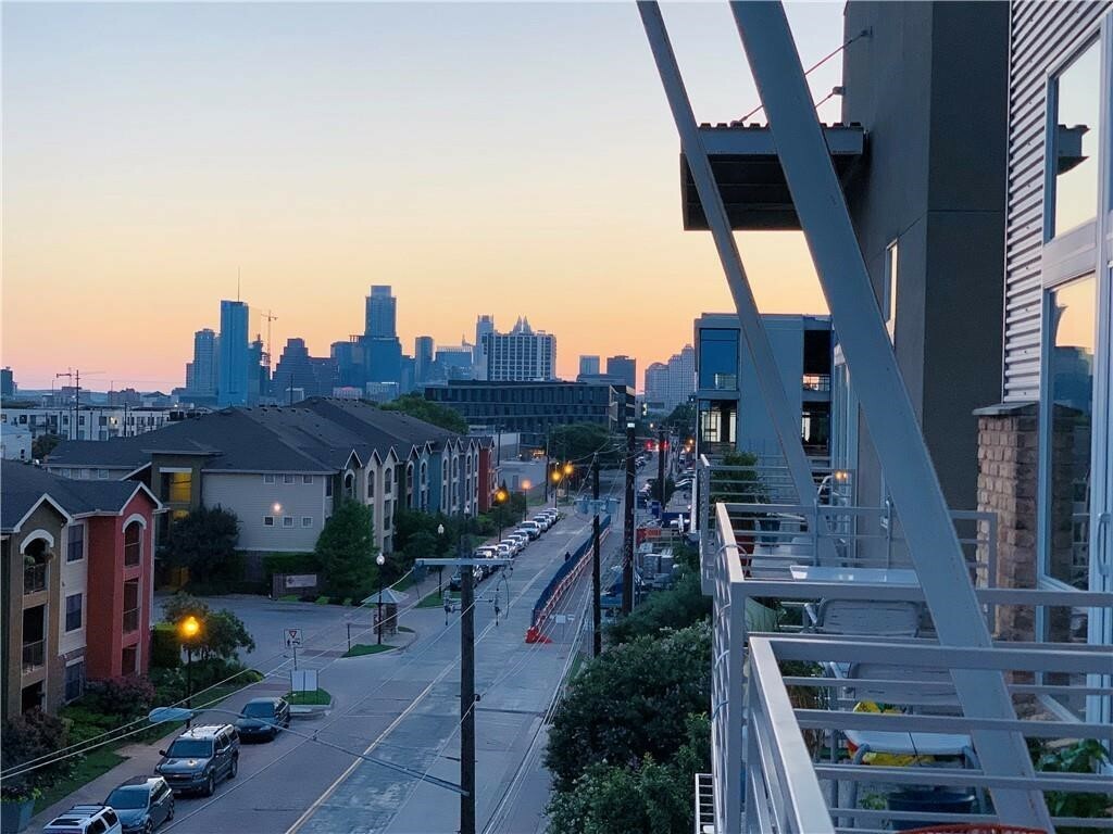 Property Photo: 2124 East 6th Street 419 TX 78702