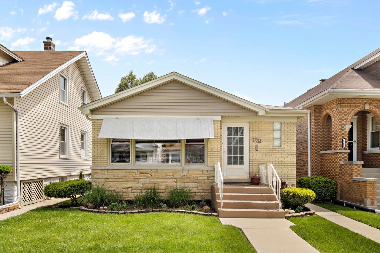 Property Photo: 4333 N Meade Avenue IL 60634