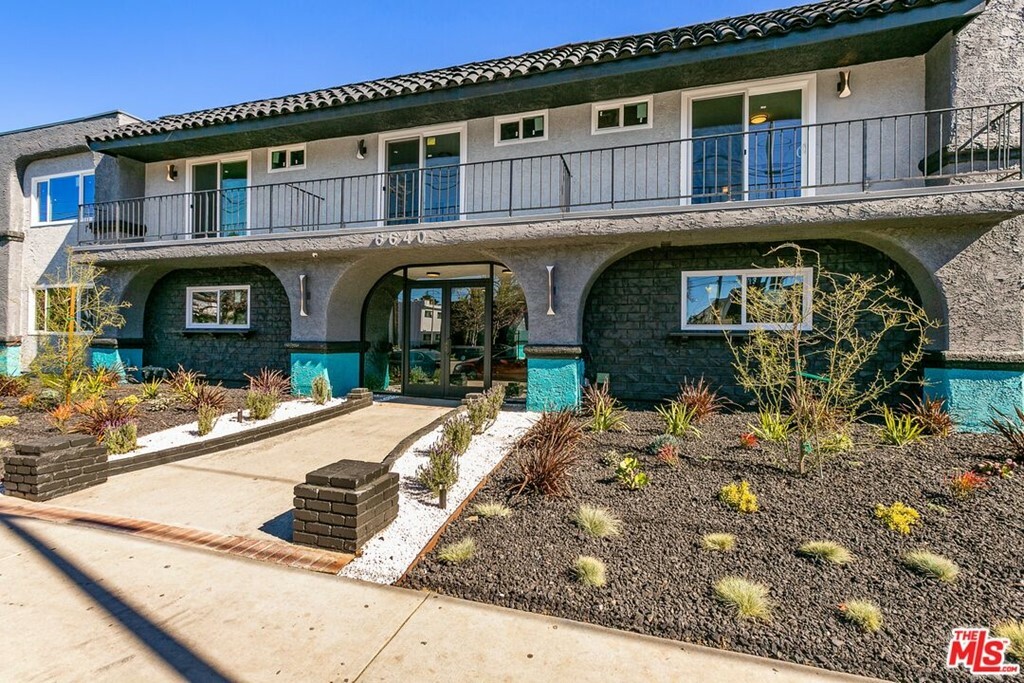 Property Photo:  6640 Woodley Avenue 206  CA 91406 