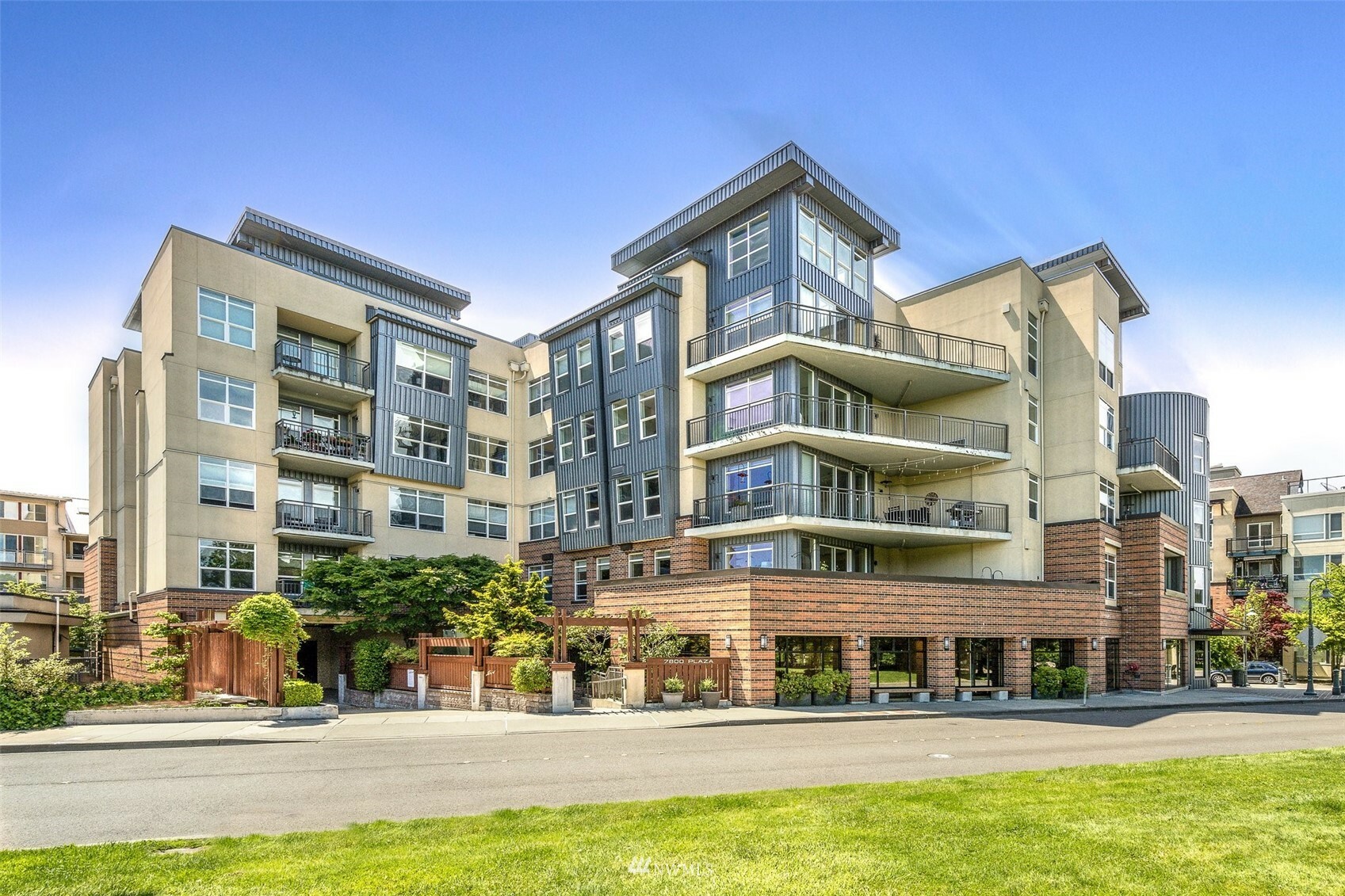 Property Photo:  7800 SE 27th Street 406  WA 98040 