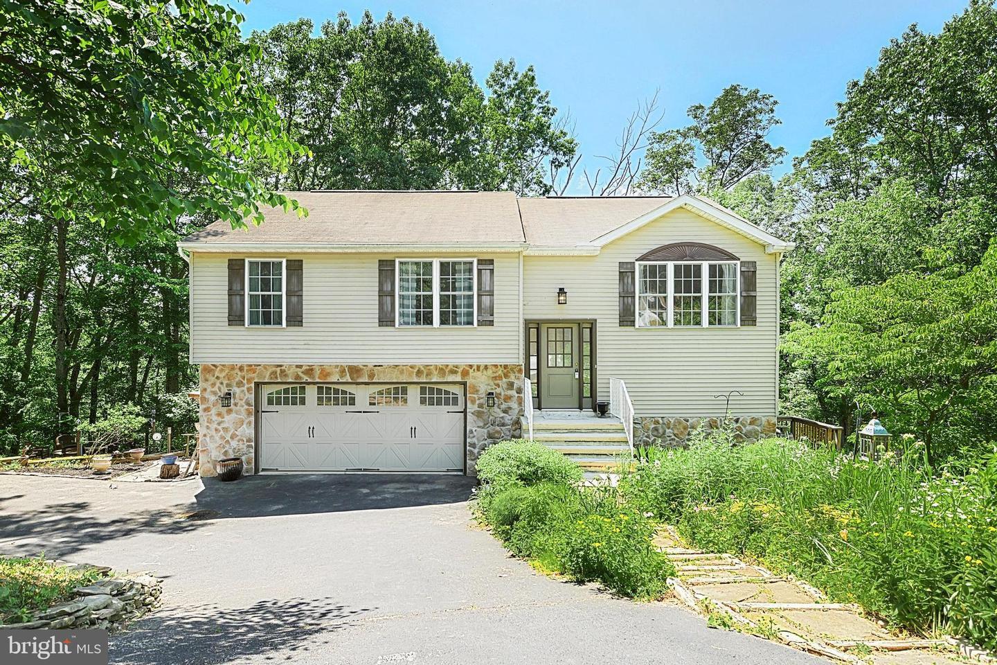 307 Holyoke Drive  York PA 17402 photo