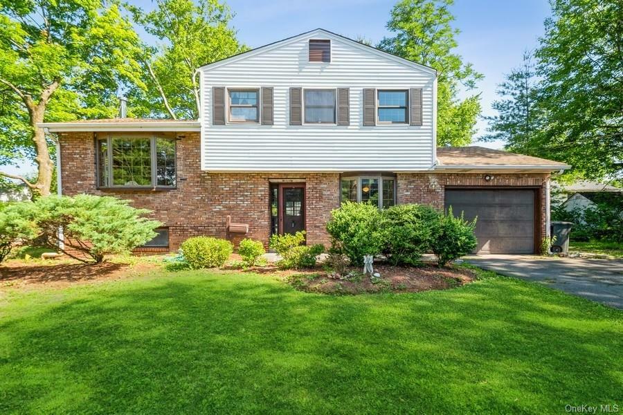 Property Photo:  19 Birchwood Court  NY 10913 