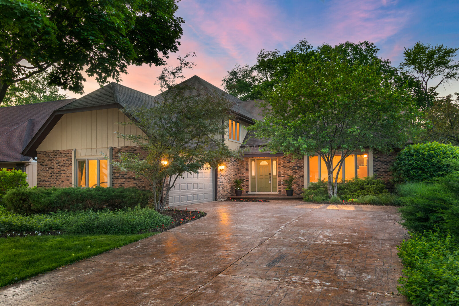 Property Photo:  729 E Bauer Road  IL 60563 