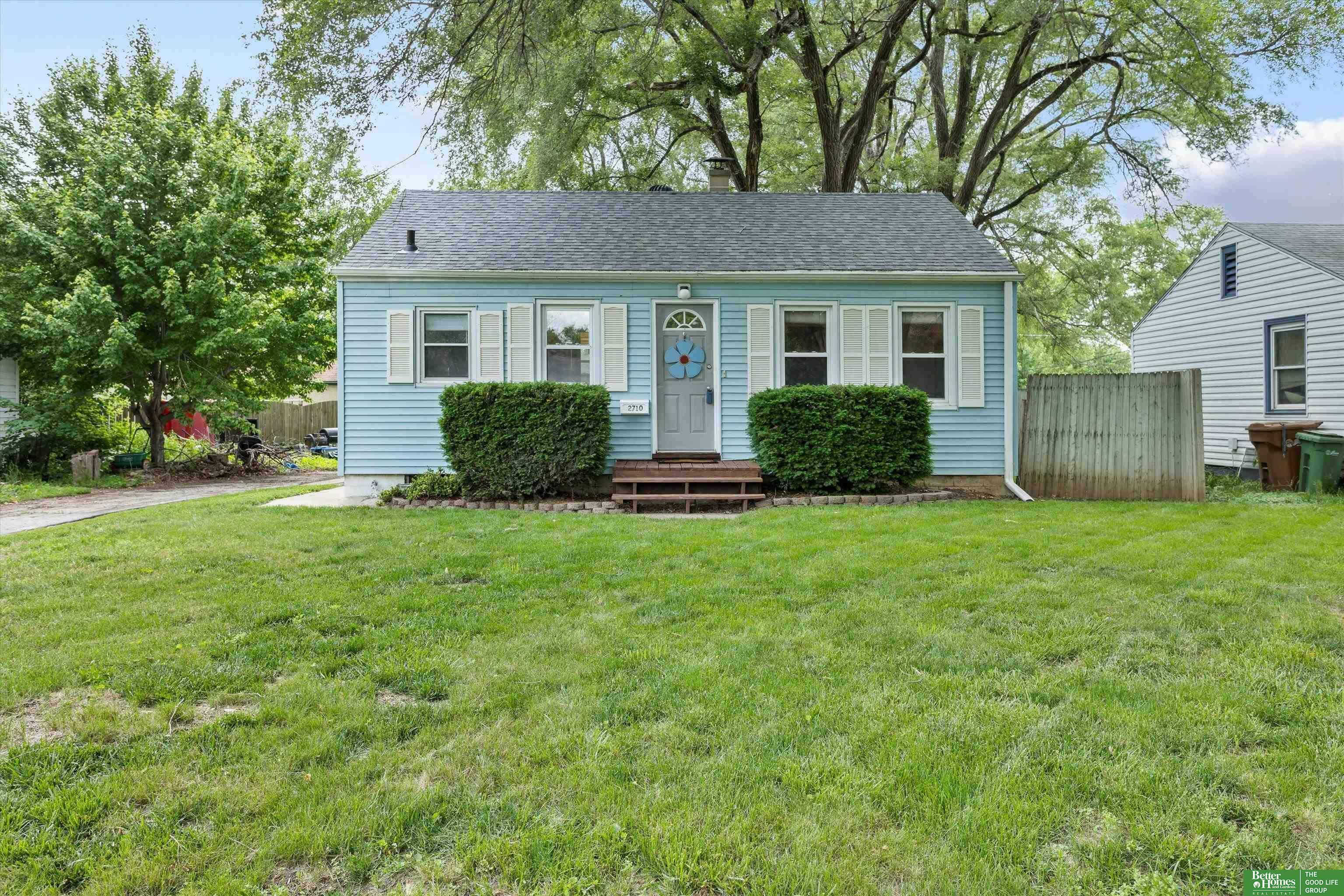 Property Photo:  2710 Franklin  NE 68005 