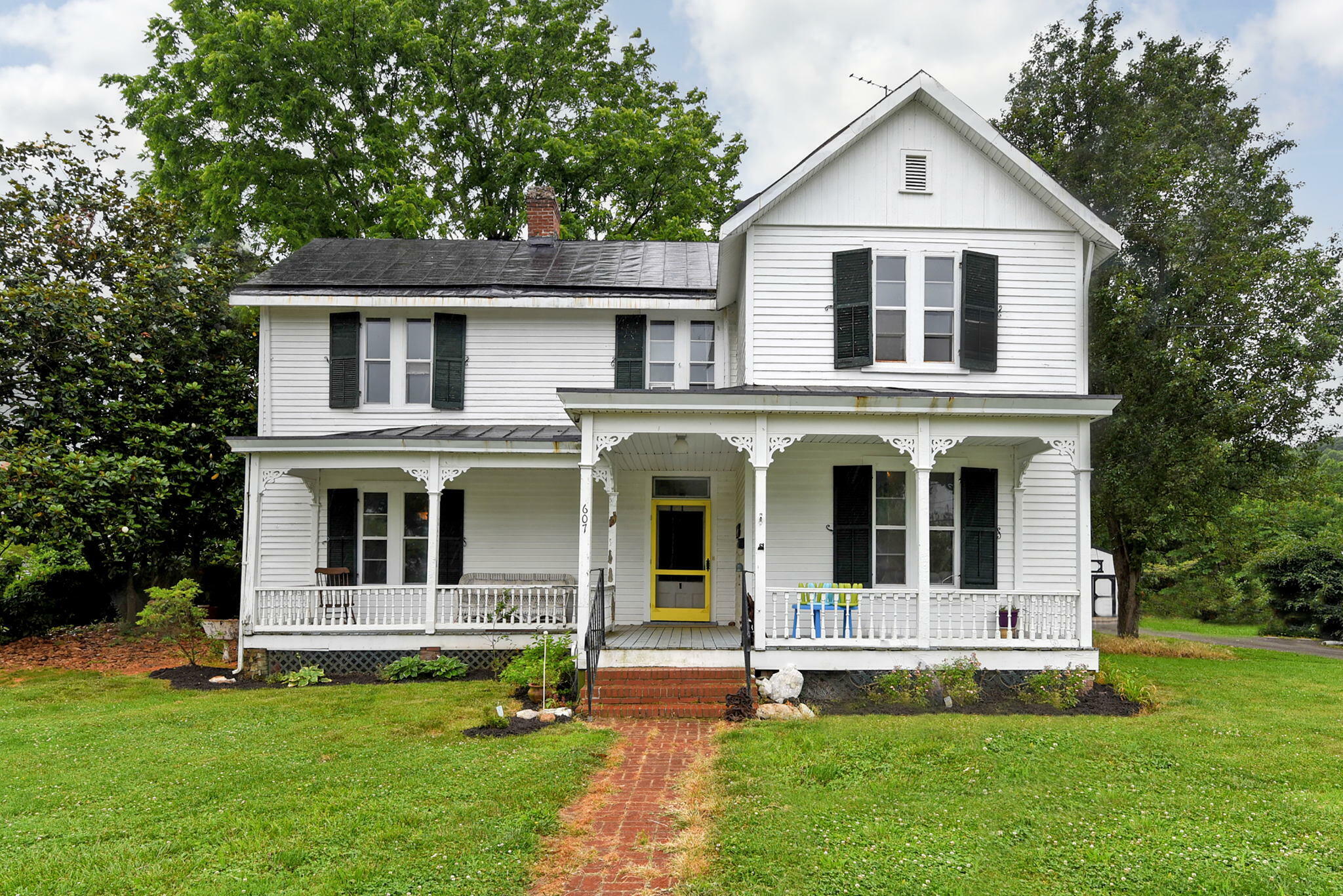 Property Photo:  607 Jeter St  VA 24523 