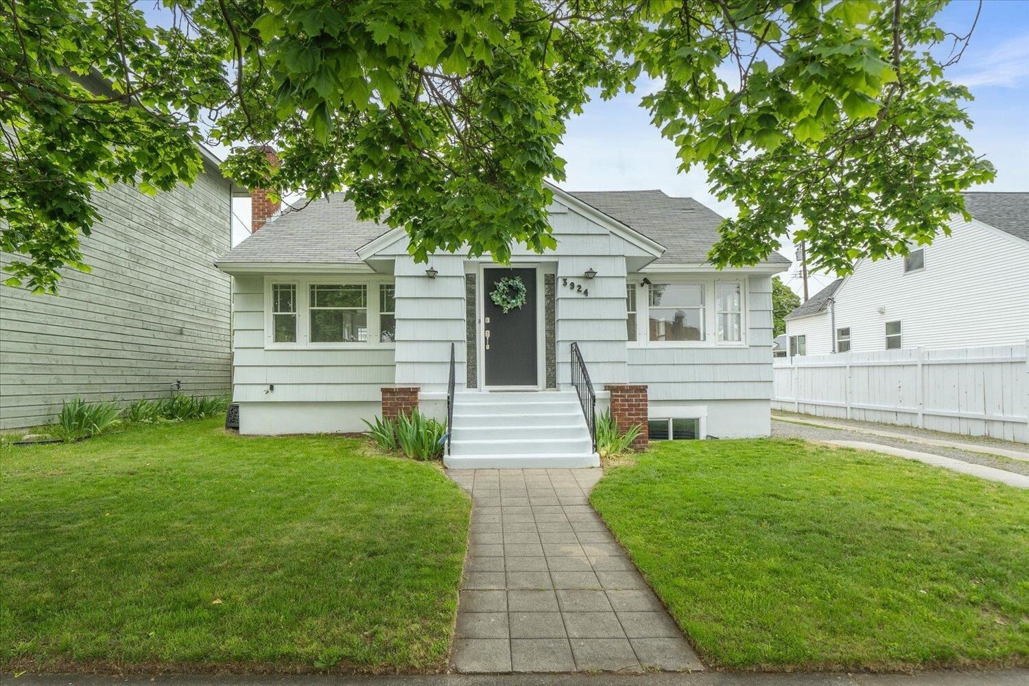 Property Photo:  3924 N Lincoln St  WA 99205 