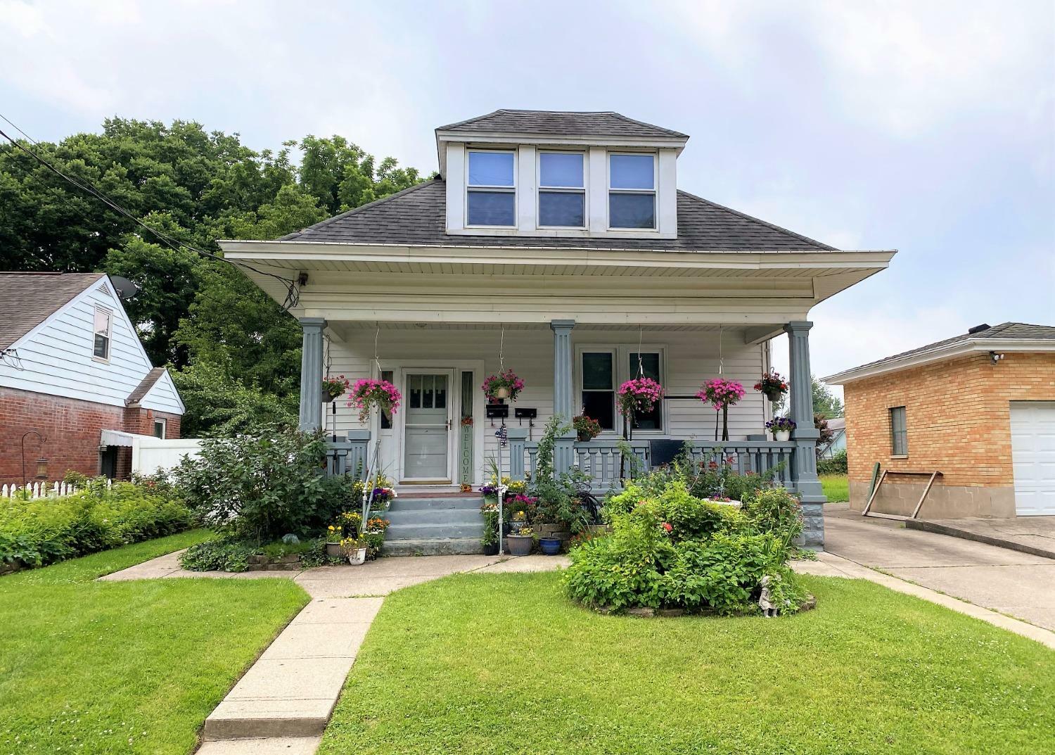 Property Photo:  27 Ridgeway Rd  OH 45216 