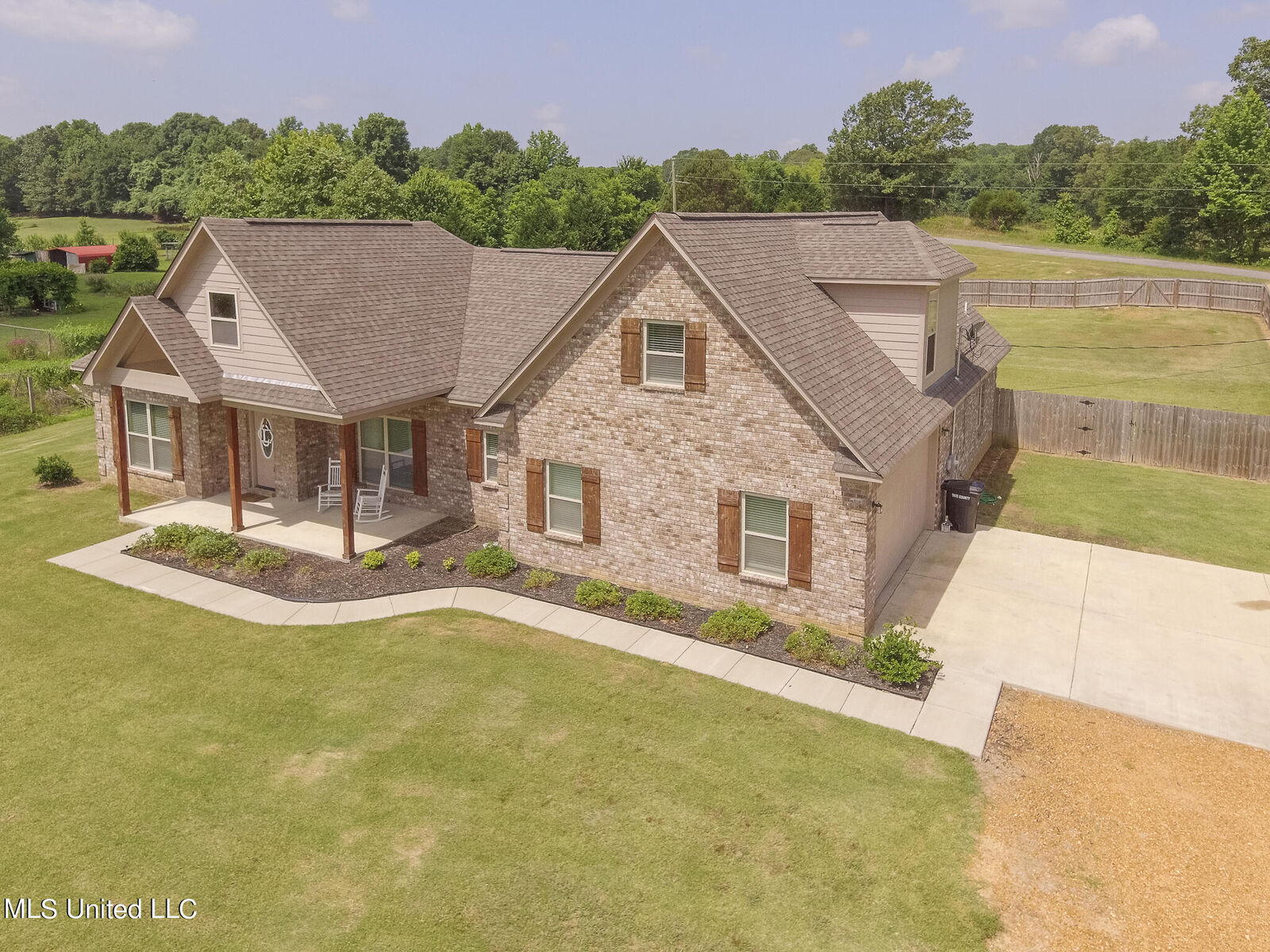 Property Photo: 102 Emily Lynn Road MS 38665