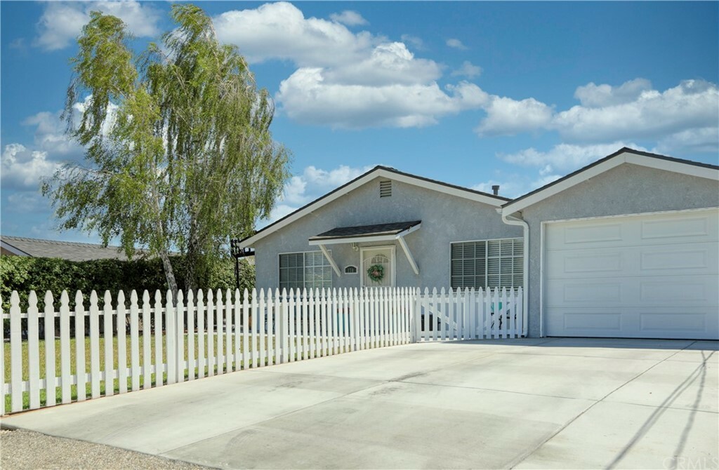 Property Photo:  170 S Burton Street  CA 93444 