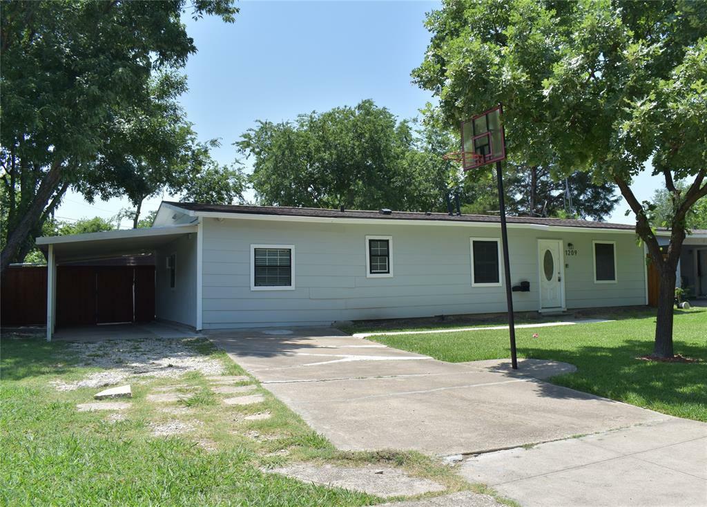 Property Photo:  1209 Crest Park Drive  TX 75149 