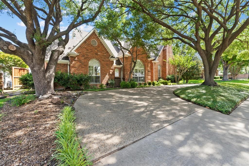 Property Photo:  18043 Windtop Lane  TX 75287 