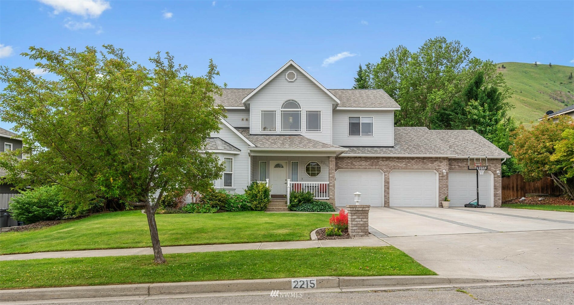 Property Photo: 2215 Stephanie Brooke WA 98801