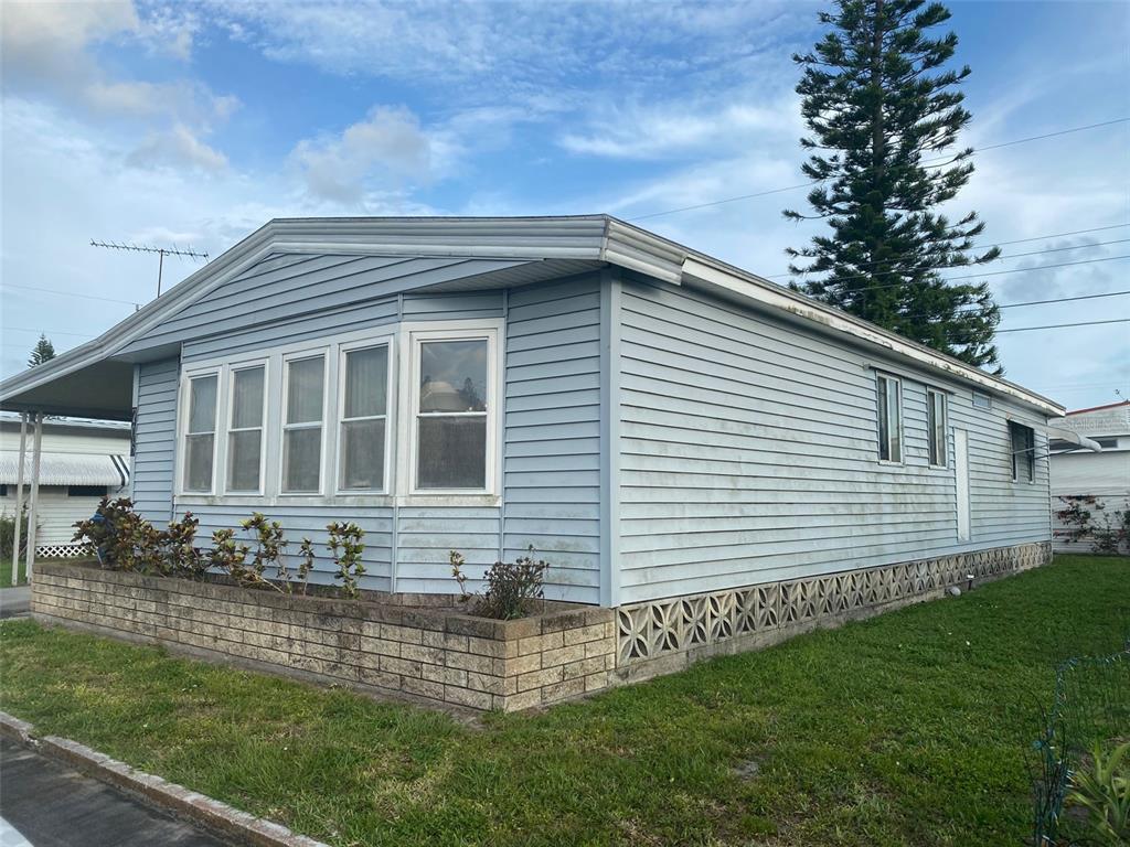 Property Photo: 706 49th Avenue Terrace W FL 34207
