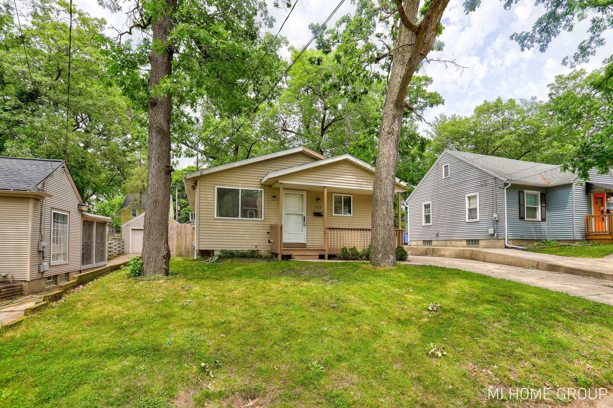 Property Photo: 929 Joslin Street SE MI 49507