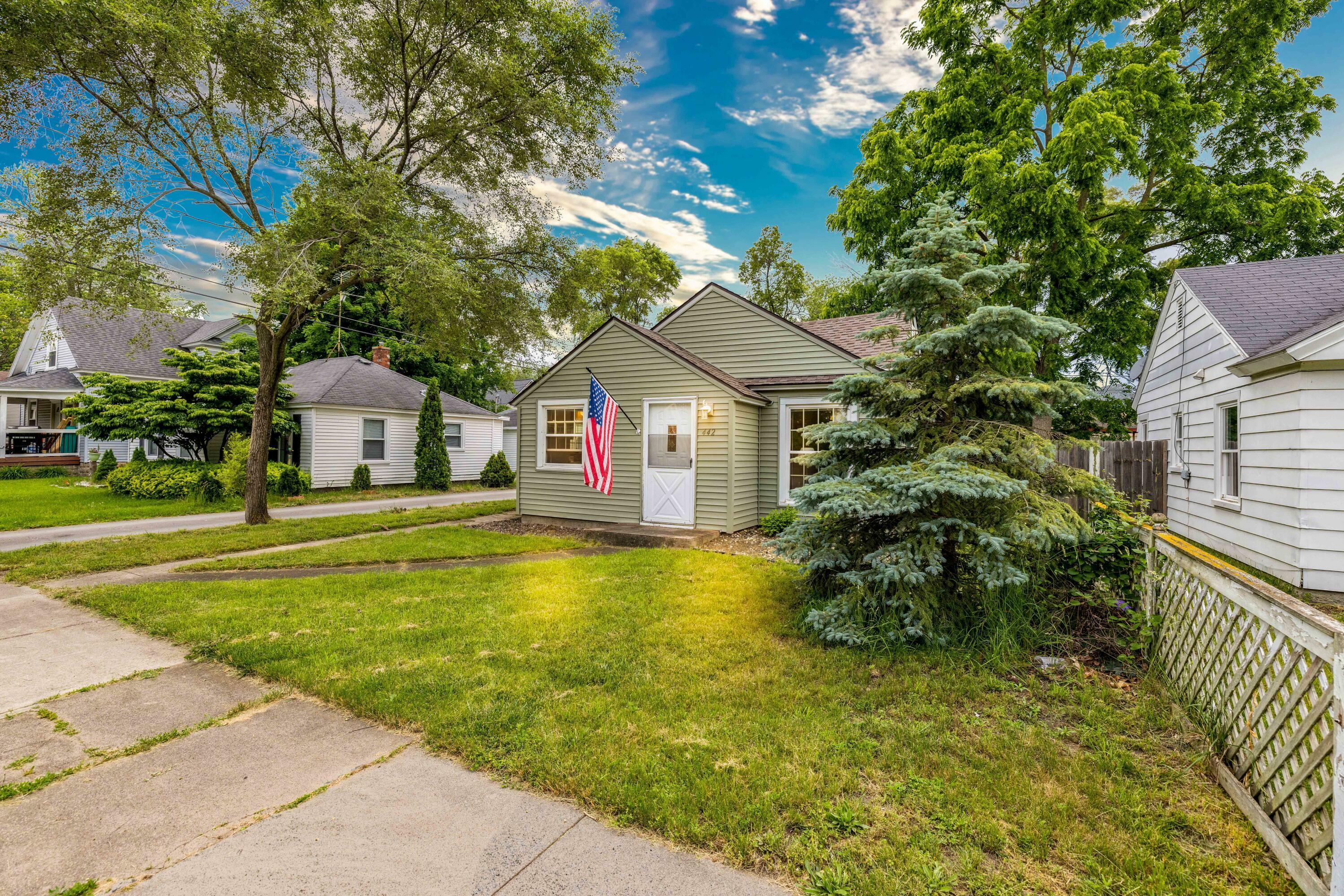 Property Photo:  442 Harrison Avenue  MI 49423 