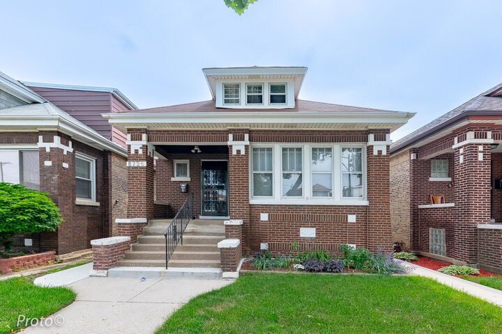 8725 S Justine Street  Chicago IL 60620 photo