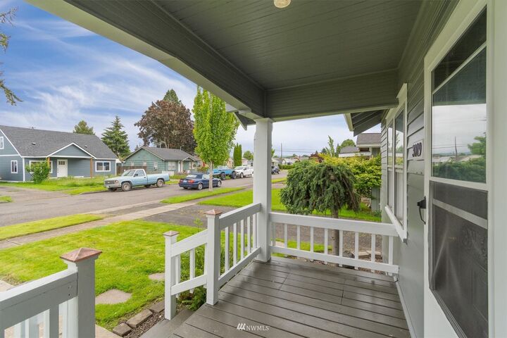 Property Photo:  3019 Fir Street  WA 98632 