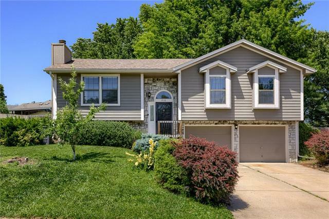 Property Photo: 2116 SE 3rd Street MO 64063