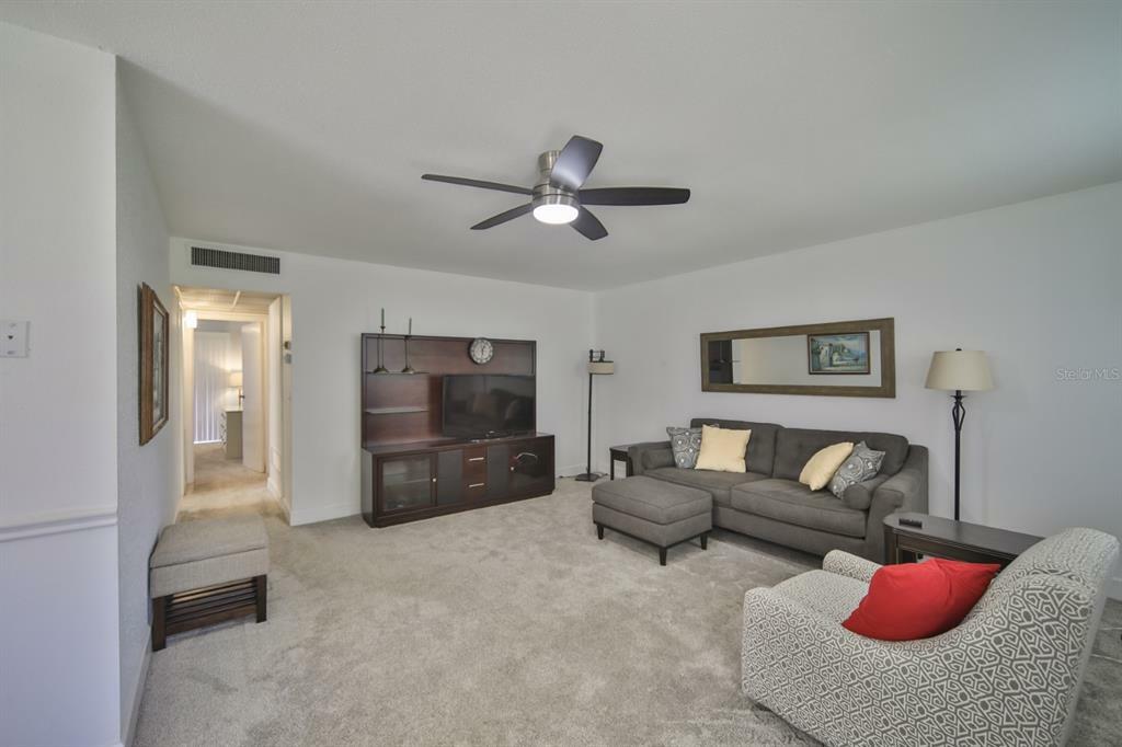 Property Photo:  301 Kings Boulevard 128  FL 33573 