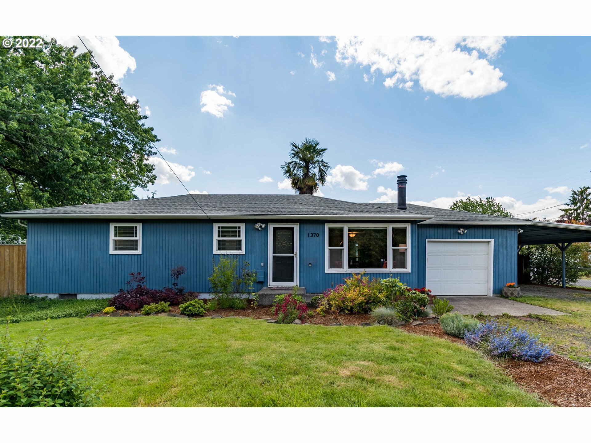 Property Photo: 1370 Acorn Park St OR 97402