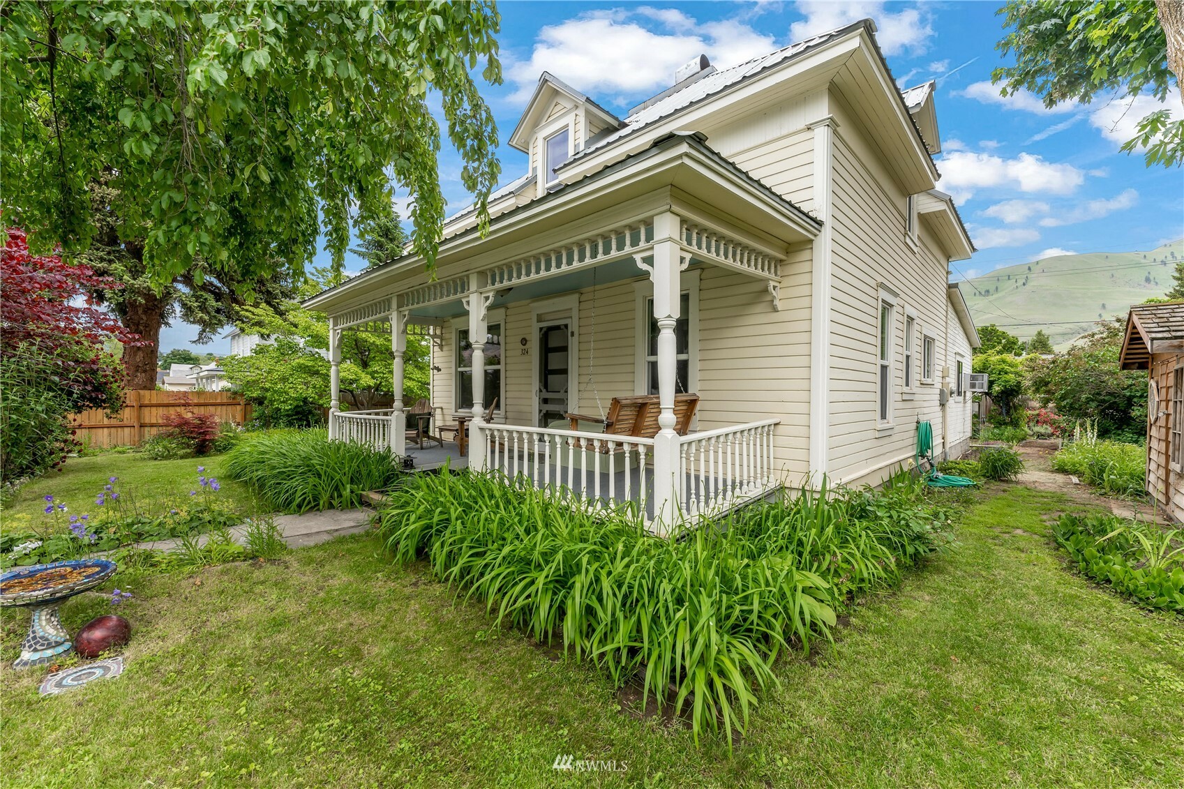 Property Photo: 324 E Wapato Avenue WA 98816