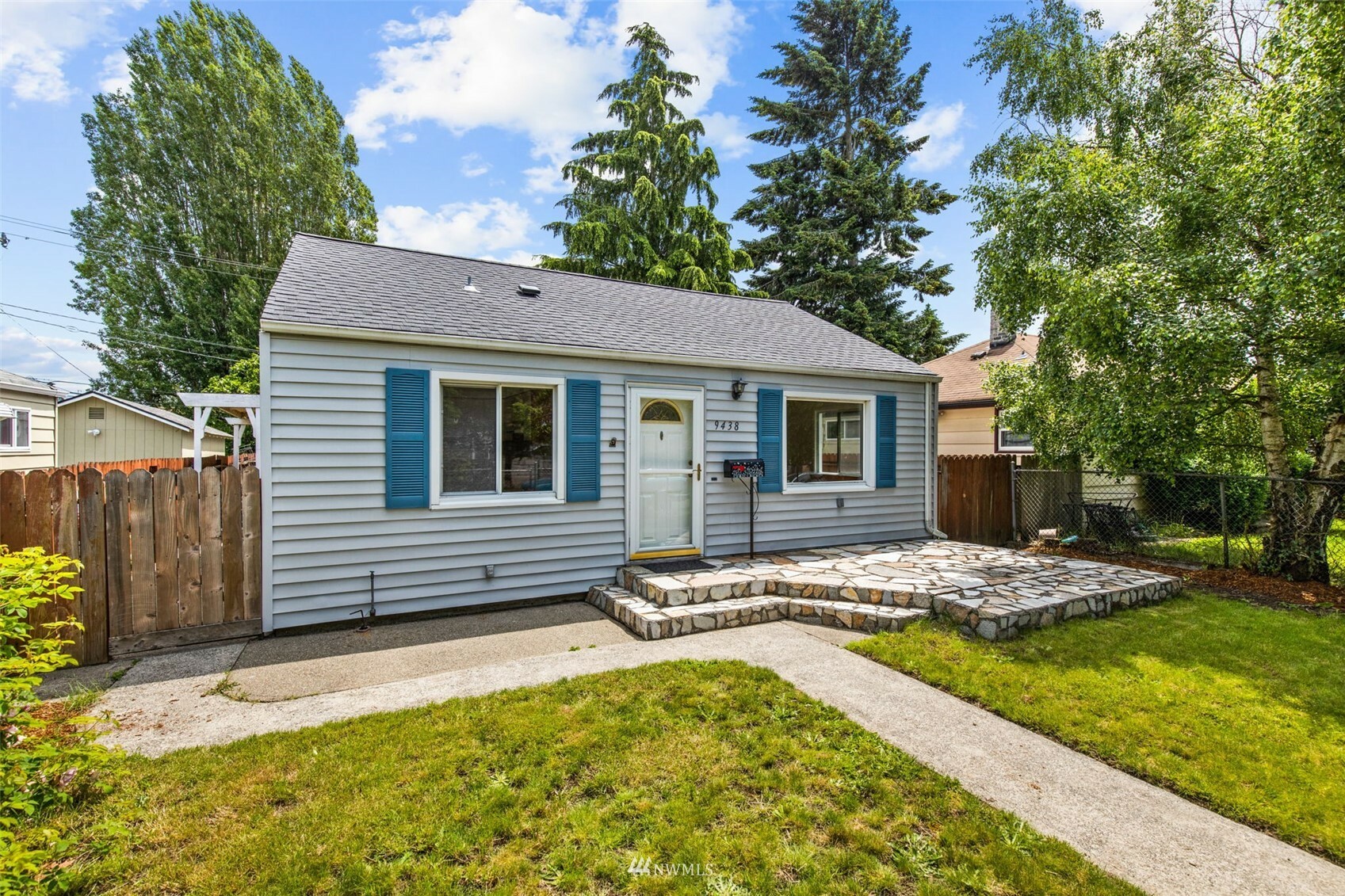 Property Photo:  9438 21st Avenue SW  WA 98106 