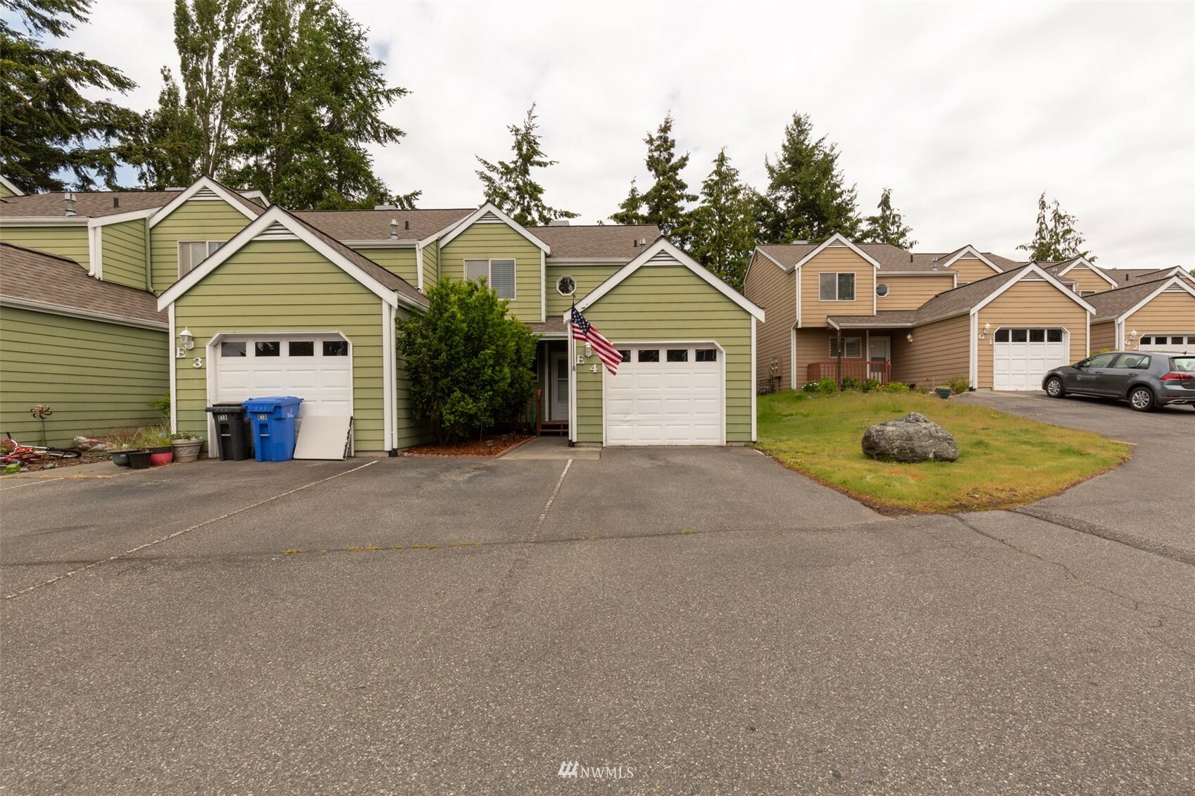 Property Photo:  1250 SW Heller Street E4  WA 98277 