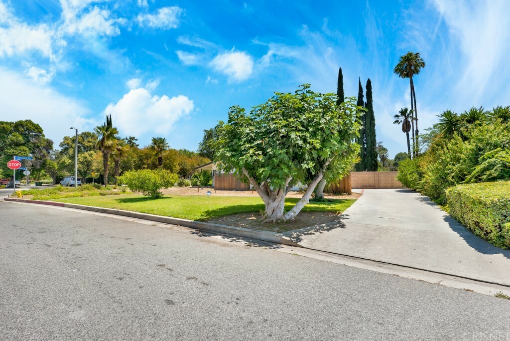 Property Photo:  9555 Vanalden Avenue  CA 91324 