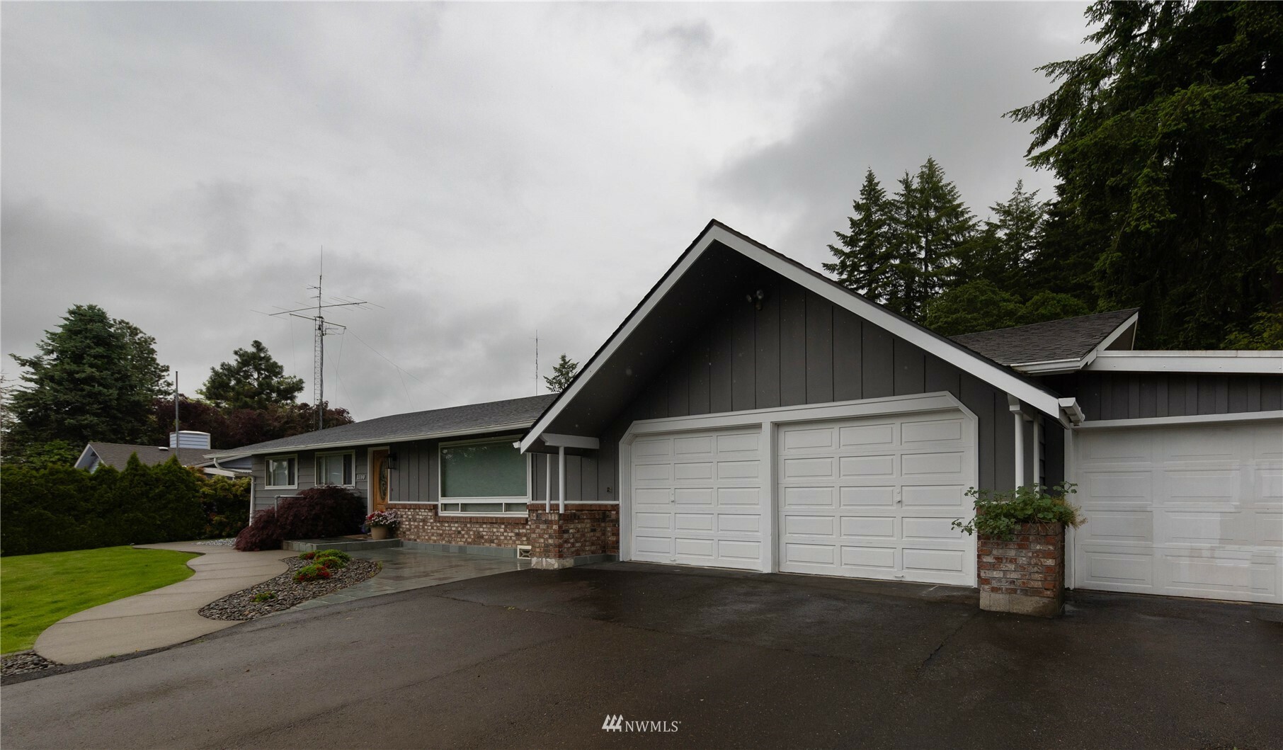 Property Photo:  1100 Wildwood Avenue NE  WA 98532 