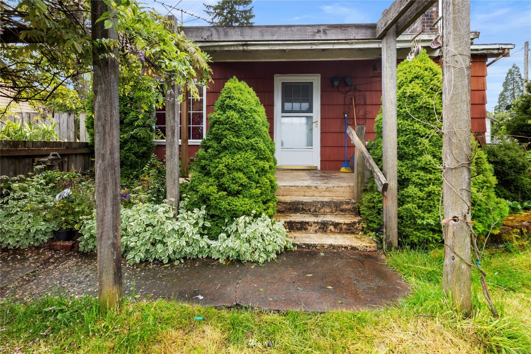 Property Photo:  619 Dearborn Avenue  WA 98584 