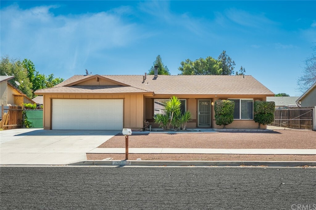 Property Photo:  256 Eastwood Place  CA 92544 