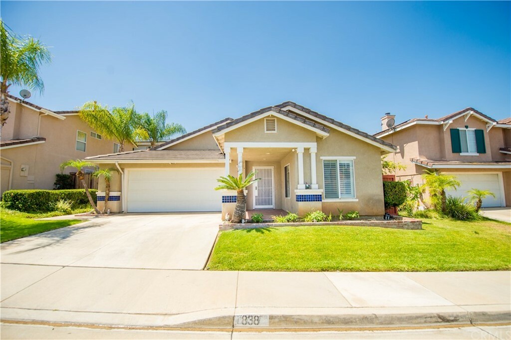 Property Photo: 838 Viewpointe Lane CA 92881