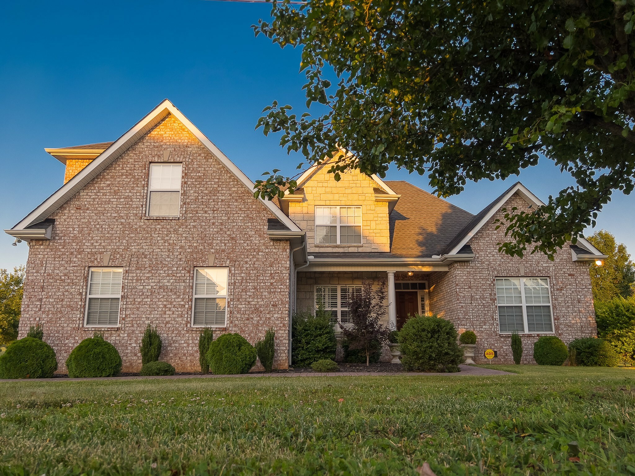 Property Photo: 132 North Point Circle TN 37160