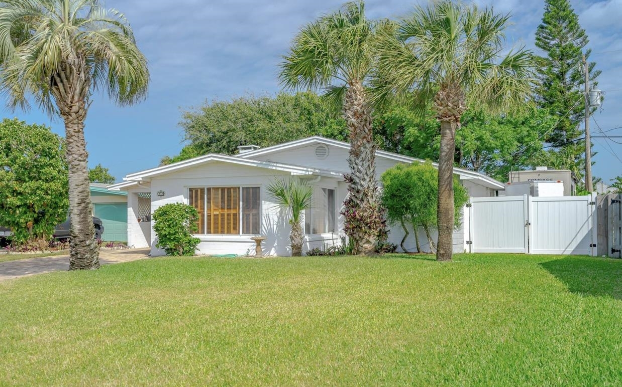 Property Photo:  33 Camellia Dr  FL 32176 